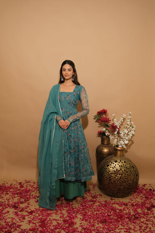 Aarvaya Suit Set