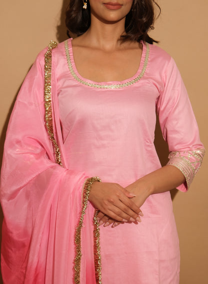 Yaviniya Suit