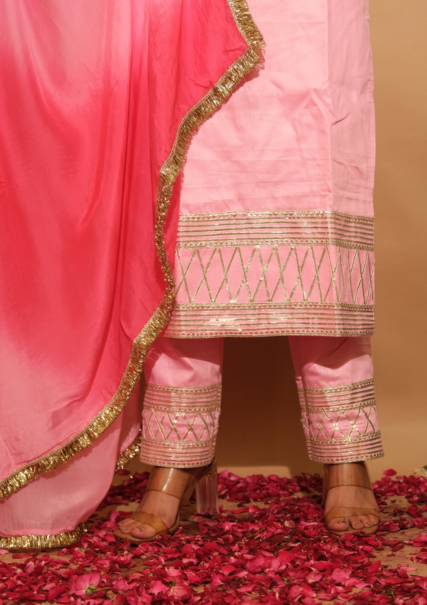 Yaviniya Suit